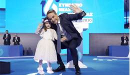 Από το νησί της Κω κατάγεται το κοριτσάκι που έκλεψε την παράσταση στο συνέδριο της ΝΔ